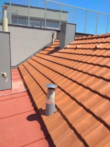 Holečkova 16, údržby střechy