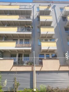 Kurta Konráda 19, svody