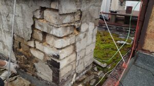 Bělohorská 38, Praha - oprava komínů a krytiny