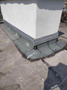 Bělohorská 38, Praha - oprava komínů a krytiny