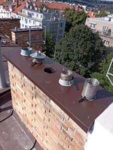 Nad Jezerkou 1075_13, Praha - oplechování komínových hlavic