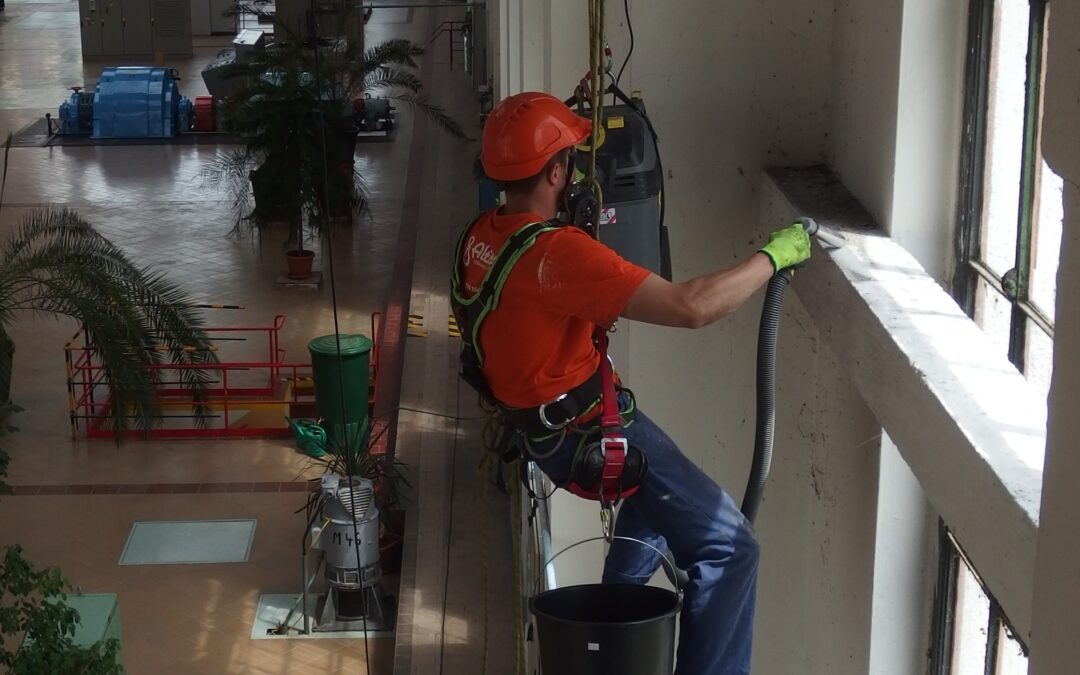 výškové cisteni hal