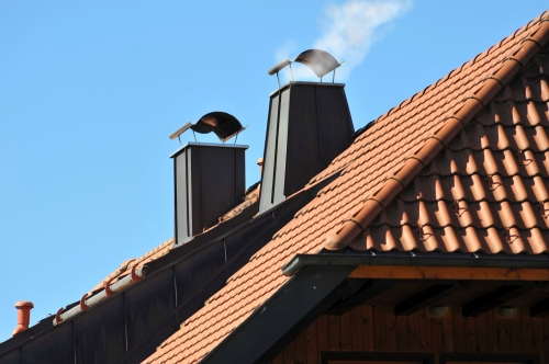 oplechovani kominu s napoleonem dvakrat